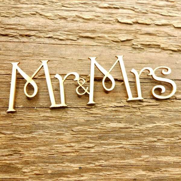 Dekoratív fa felirat Mr. & Mrs. - ornament  (fa dekorációs tárgyak)
