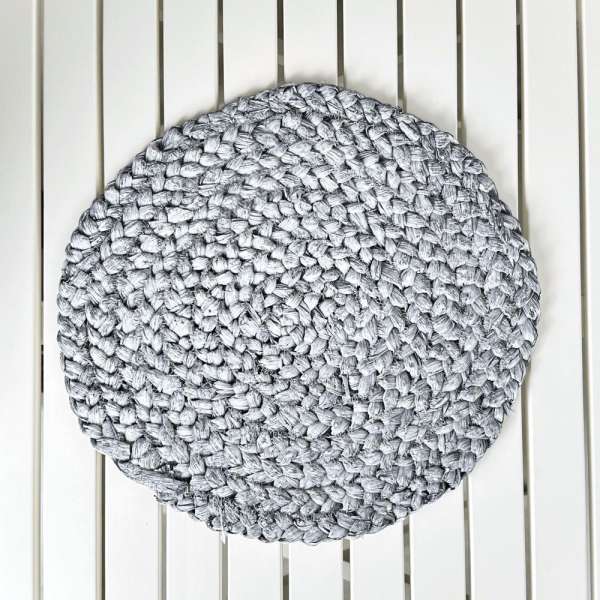 Fonott szürke színű alátét - kerek