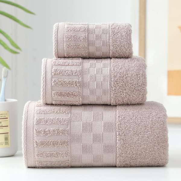 Tartanica drapp színű törölköző - 70x140 cm