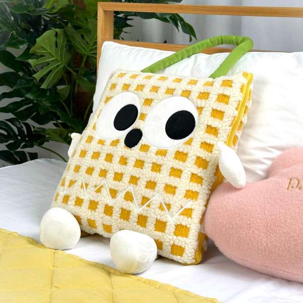 Aranyos sárga mintás 2in1 gyerek párna-takaró