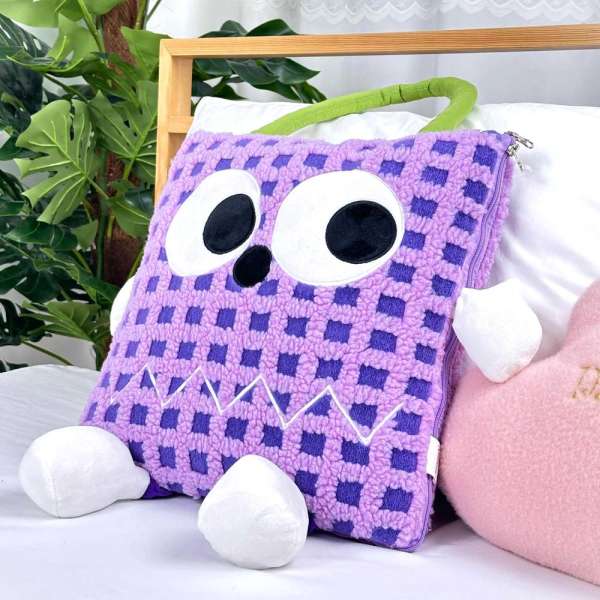 Aranyos lila mintás  2in1 gyerek párna-takaró