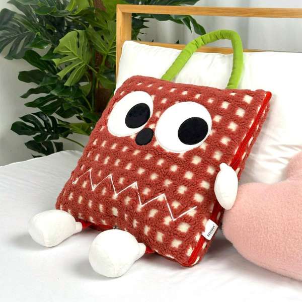 Aranyos piros mintás  2in1 gyerek párna-takaró