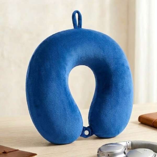 Kék színű memóriahabos nyakpárna