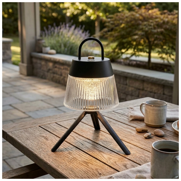 Háromlábú asztali lámpa