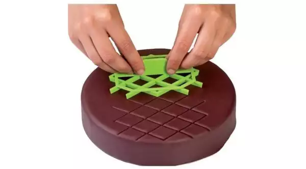 Torta mintázó rács – Finom torta minták készítéséhez