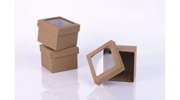 Barna 10*10 cm-es ablakos hókiflis doboz