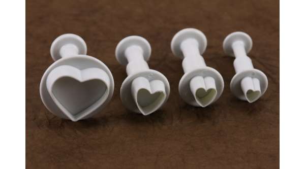 Szív formájú rugós fondant kiszúró szett (4 darabos)