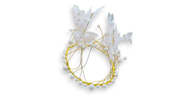 Gyöngyökkel díszített pillangós korona tortadísz, arany színű