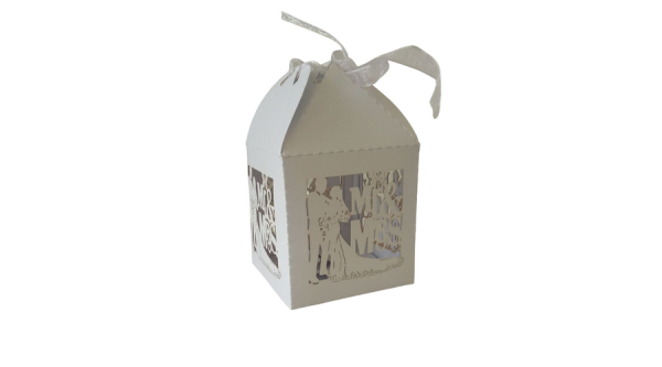 Fehér Mr&Mrs ajándékdoboz 6*6 cm 24 db