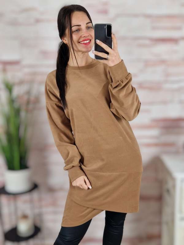 Hátul hosszított, alján átlapolt, puha mikroplüss anyagú ruha M-L