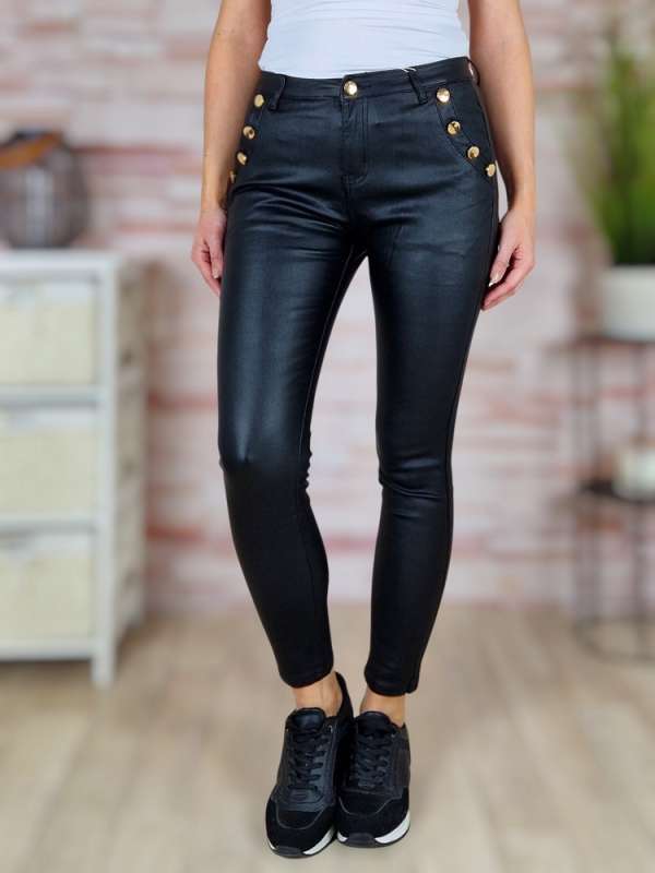 Díszgombos, bőrhatású, zsebes, fekete nadrág XS-XL-ig