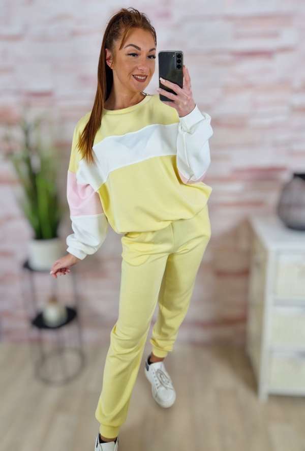 Laza és bő felsőrészű, színes, melegítő, szabadidő szett M-L