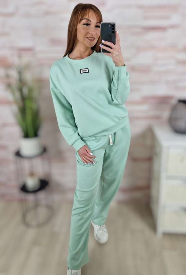 Hátul hosszított és bő szárú, melegítő, szabadidő együttes/szett M-L