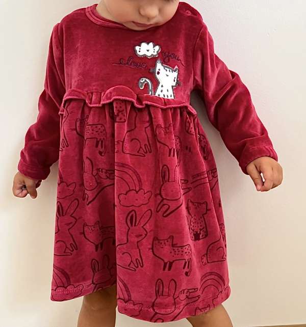 Plüss kislány piros ruha- Cicuska Méret: 68-74