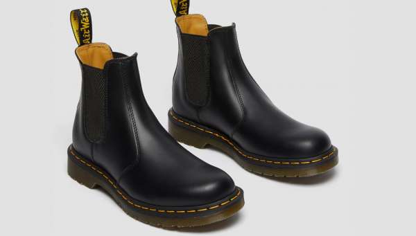 Dr. Martens 2976 Smooth Leather Chelsea Boot