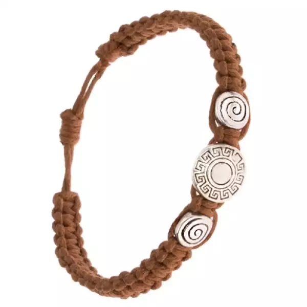 Fonott karkötő mogyoróbarna zsinórokból, táblák, görög kulcs