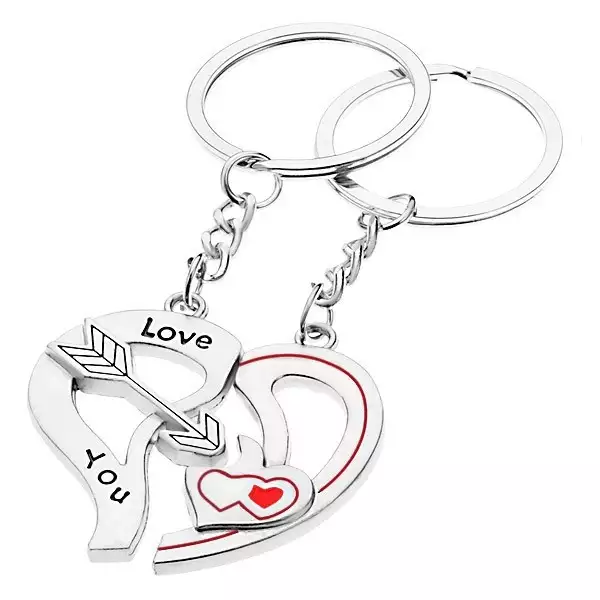 Kulcstartó pároknak - két fél szív, nyíl, szívek