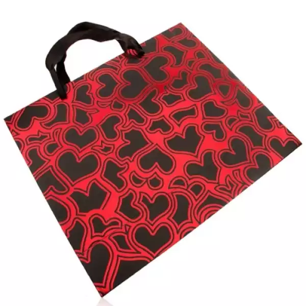 Papír táska ajándékra, sötétszürke és piros szín, fényes szív körvonalak