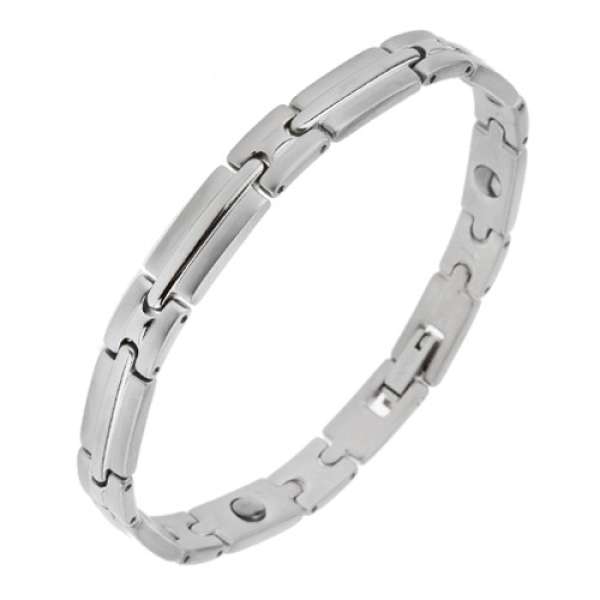 Mágneses acél karkötő ezüst színben, fényes-matt elemekkel, sávval középen