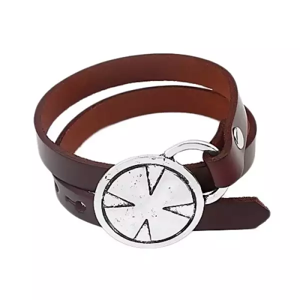 Barna műbőr karkötő, csuklón körbetekerhető, máltai kereszt körben