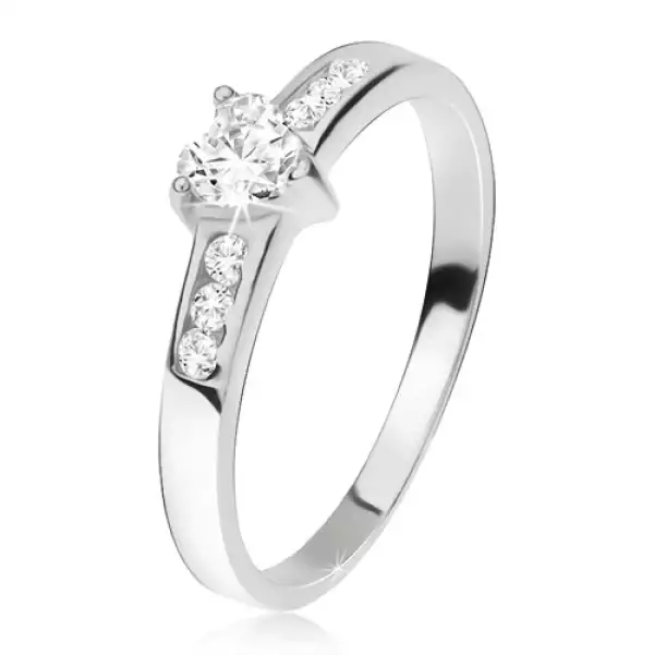 Gyűrű 925 ezüstből, szív cirkónia, kisebb kövek a szárain - Nagyság_ 67