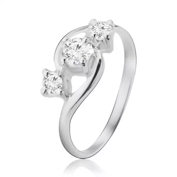 Ezüst gyűrű, három diagonálisan elrendezett cirkónia, lekerekített szárak - Nagyság_ 49