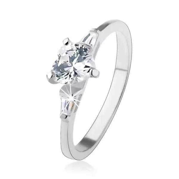 925 ezüst gyűrű, átlátszó cirkóniás szív, trapézok az oldalakon - Nagyság_ 59