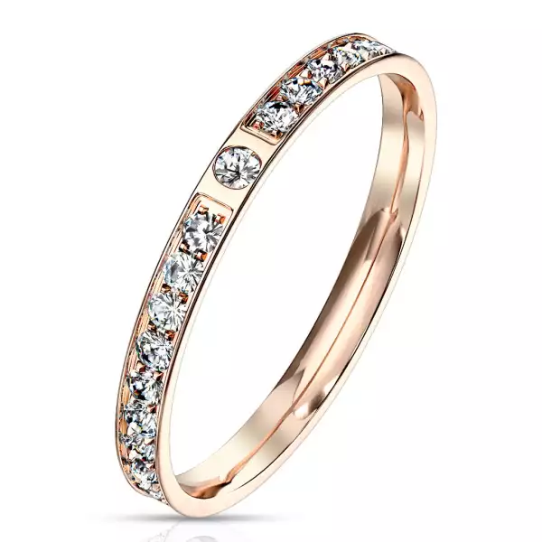 Gyűrű acélból - Vállai domború cirkóniával kirakva díszítik középen kerek cirkóniával - Nagyság_ 54