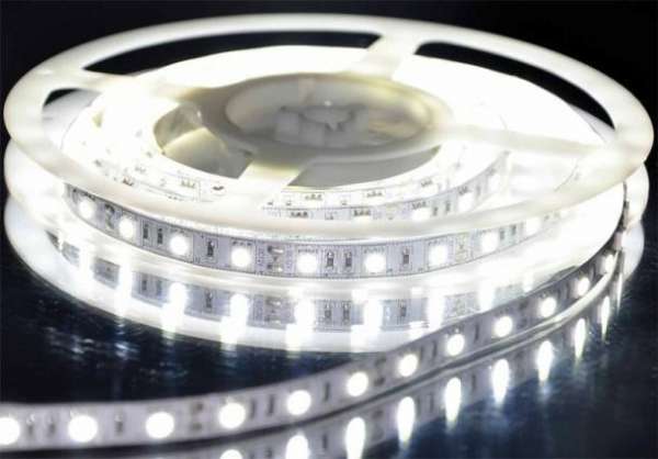 LED szalag HidegFehér kültéri 5050 60LED 14,4W 6500K IP65