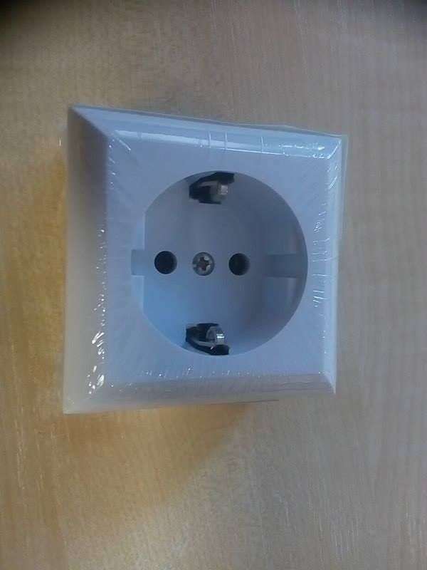 Business csatlakozóaljzat 1-es falon kívüli / beltéri Fehér