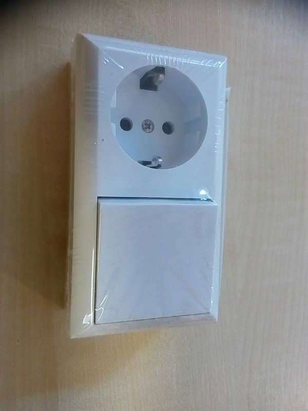 Business csatlakozóaljzat 1-es + váltókapcsoló / beltéri Fehér