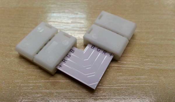 LED szalag sarok elem RGB / forrasztás nélküli 1 év garancia