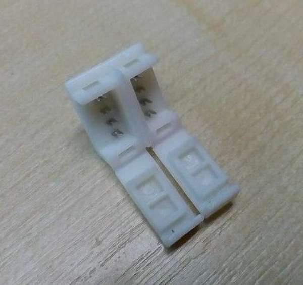 LED szalaghoz toldó RGB / Forrasztás nélküli