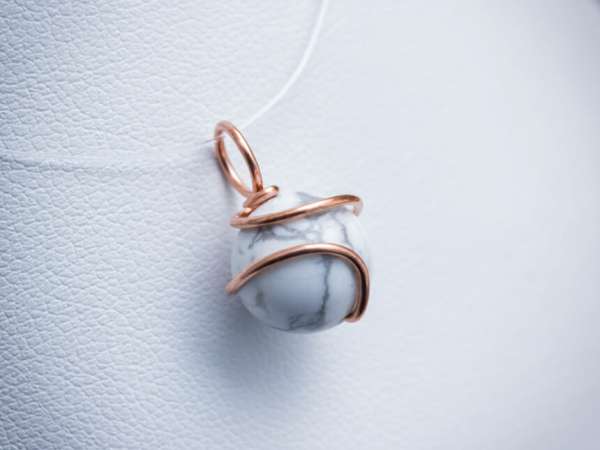 Howlit réz drót medál