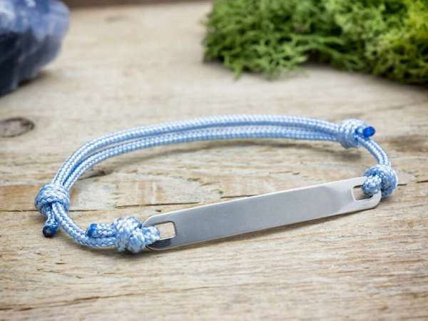 Gravírozható lapbetétes babakék microcord karkötő