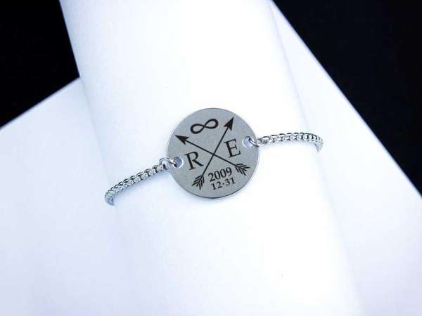 Egyetlen egyedi acél kör medálos karlánc