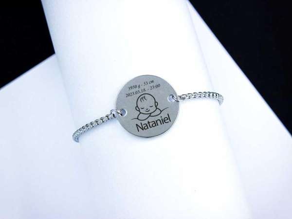 Baba emlékőrző egyedi acél kör medálos karlánc Fiú