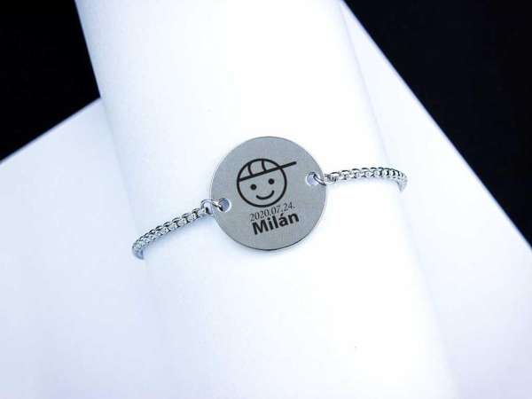 Baba emlékőrző egyedi acél kör medálos karlánc Fiam