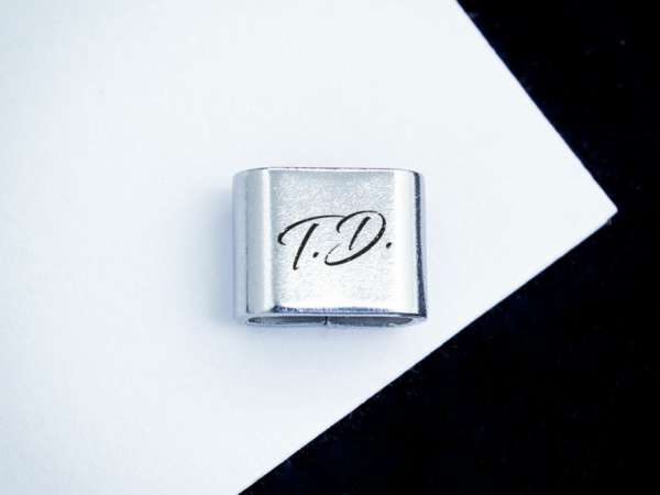 Monogram egyedi MoMents acél medál