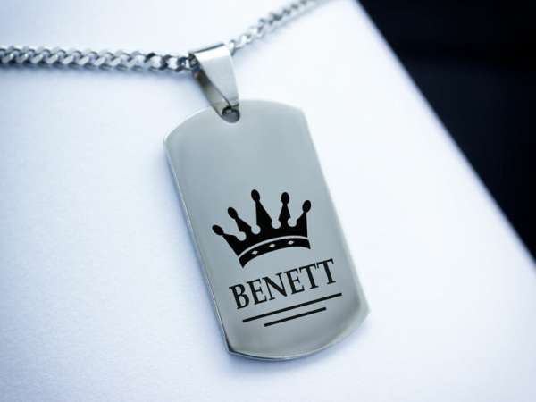 Király egyedi acél téglalap medálos nyaklánc