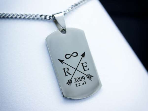 Egyetlen egyedi acél téglalap medálos nyaklánc