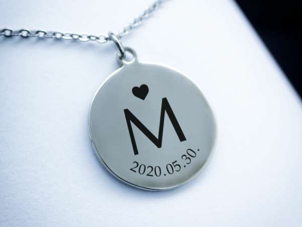 Szeretet levél egyedi acél kör medálos nyaklánc