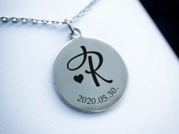 Szeretet levél egyedi acél kör medálos nyaklánc