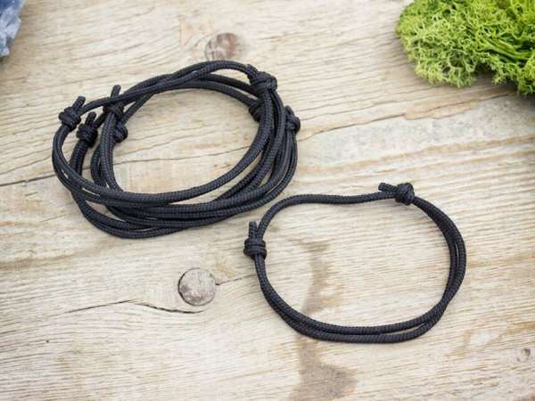 Szerencsehozó fekete paracord karkötő 5 dbos csomag