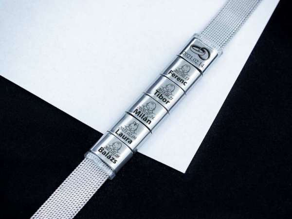 Egyedi 6 medálos MoMents acél karkötő