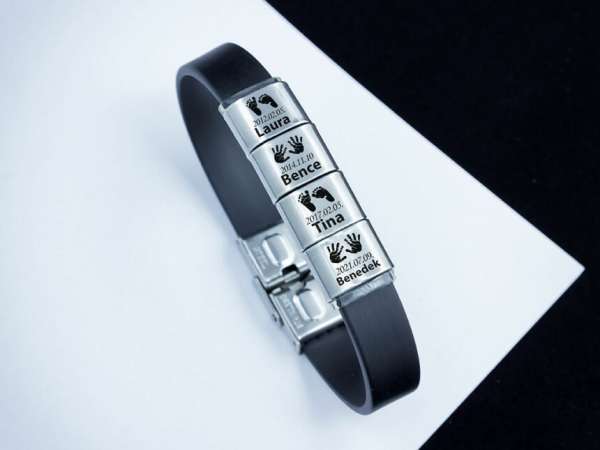 Életünk lenyomatai 4 egyedi medálos MoMents kaucsuk karkötő