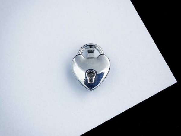 Szerelemlakat ezüst színű MoMents charm