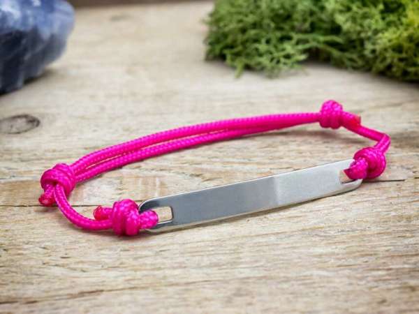 Gravírozható lapbetétes ciklámen microcord karkötő