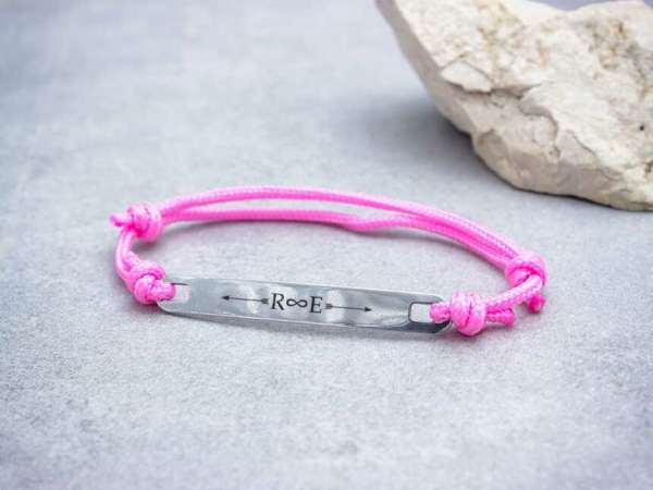Egyetlen egyedi lapbetétes rózsaszín microcord karkötő