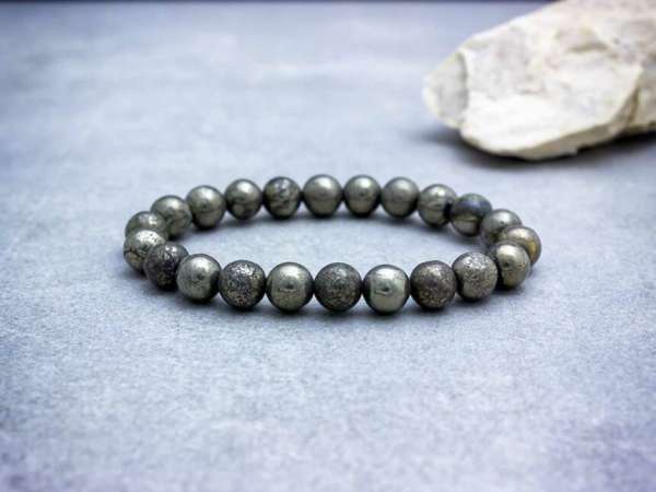 Ébredő erő pirit ásvány karkötő